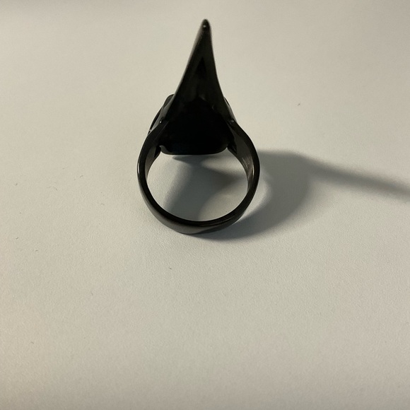 Beautiful ring - Picture 3 of 3